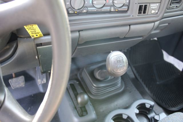 Used 2002 Chevrolet Silverado 2500 4x4 Extended Cab image 23