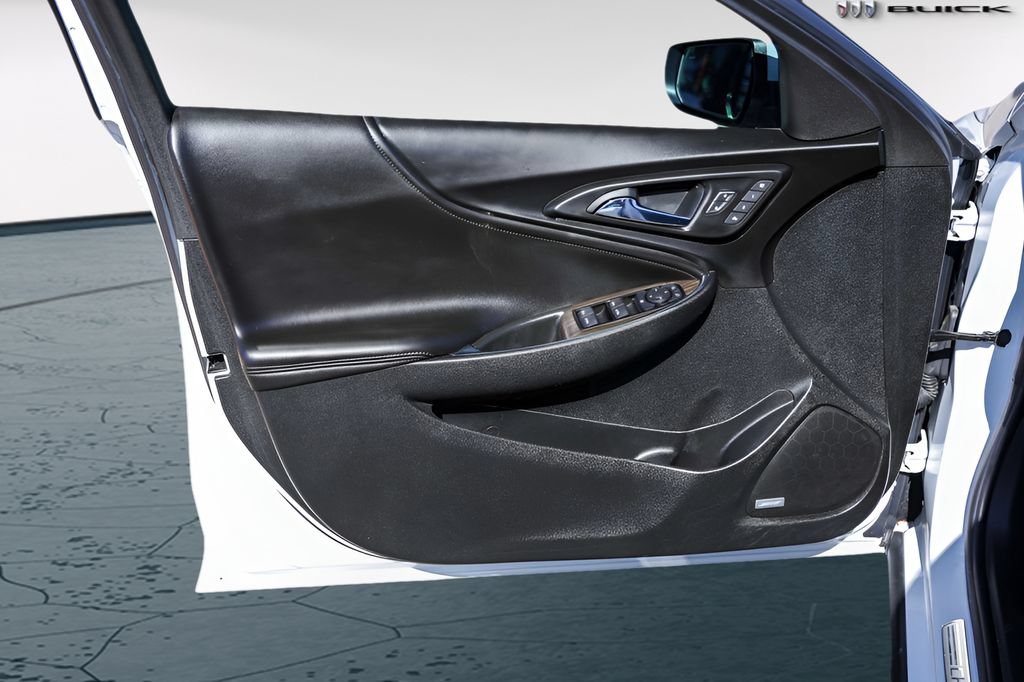 Used 2020 Chevrolet Malibu Premier FWD image 26