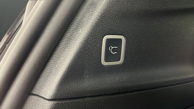 Used 2024 Chrysler Pacifica Premium FWD image 30