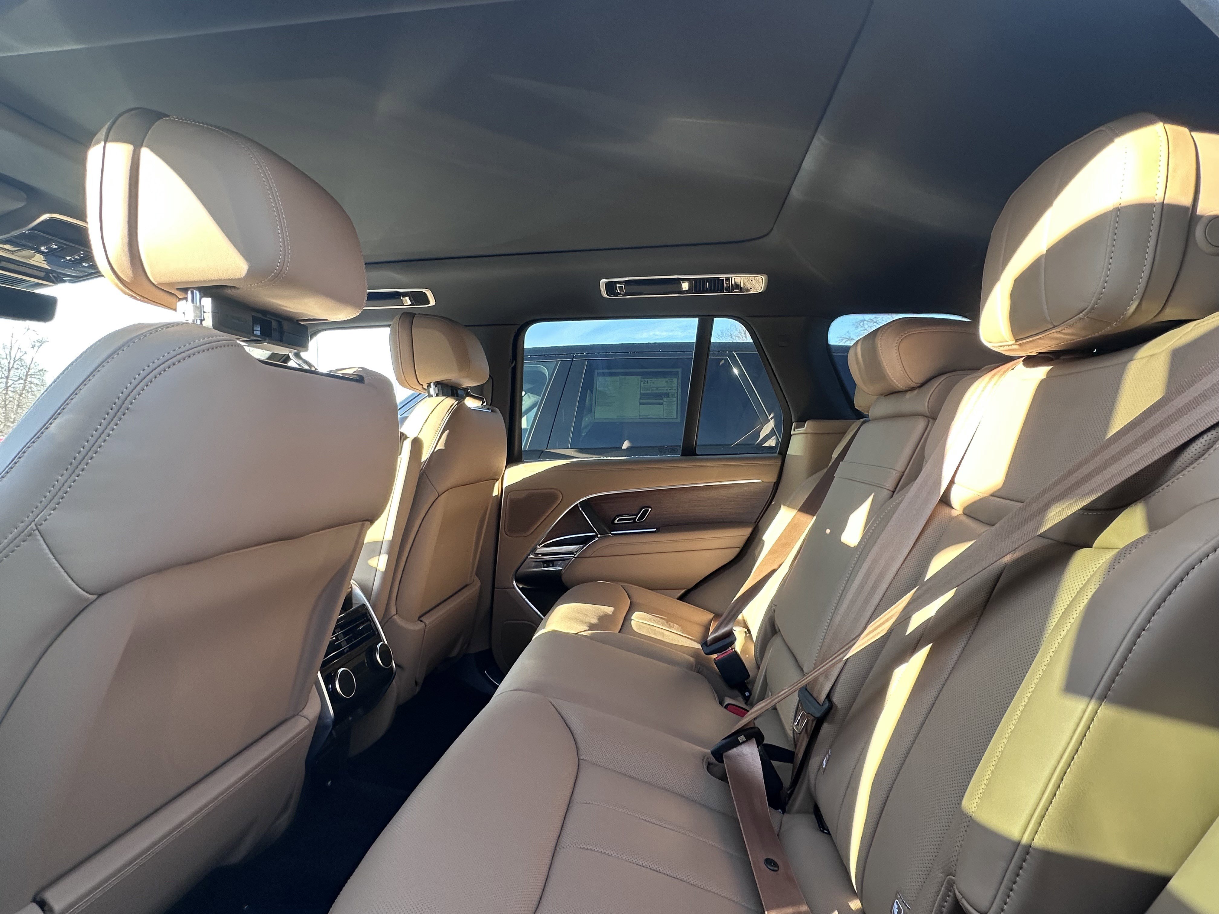 New 2026 Land Rover Range Rover SE image 9