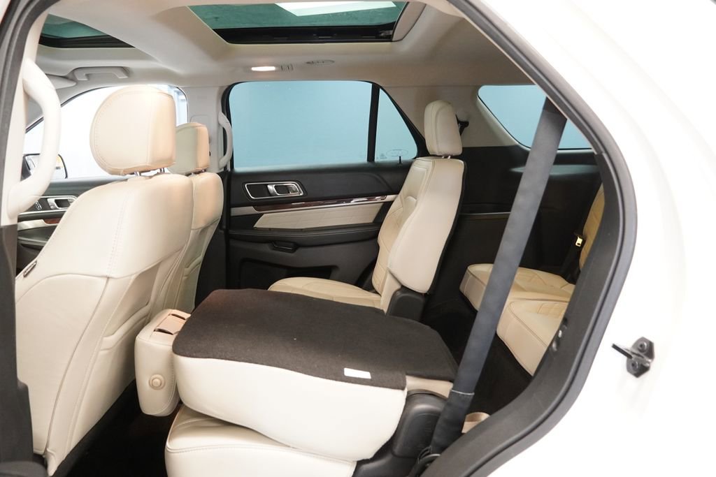 Used 2017 Ford Explorer Platinum image 27