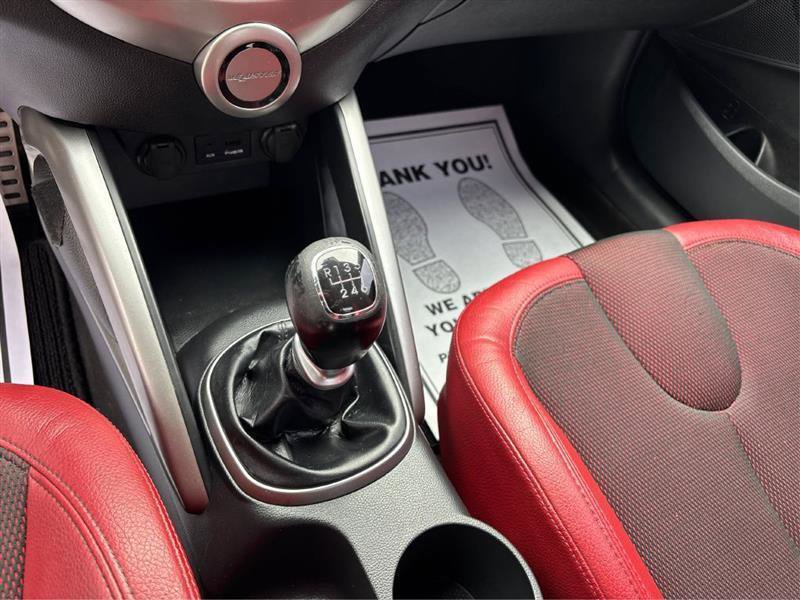 Used 2012 Hyundai Veloster w/ Style Pkg image 16