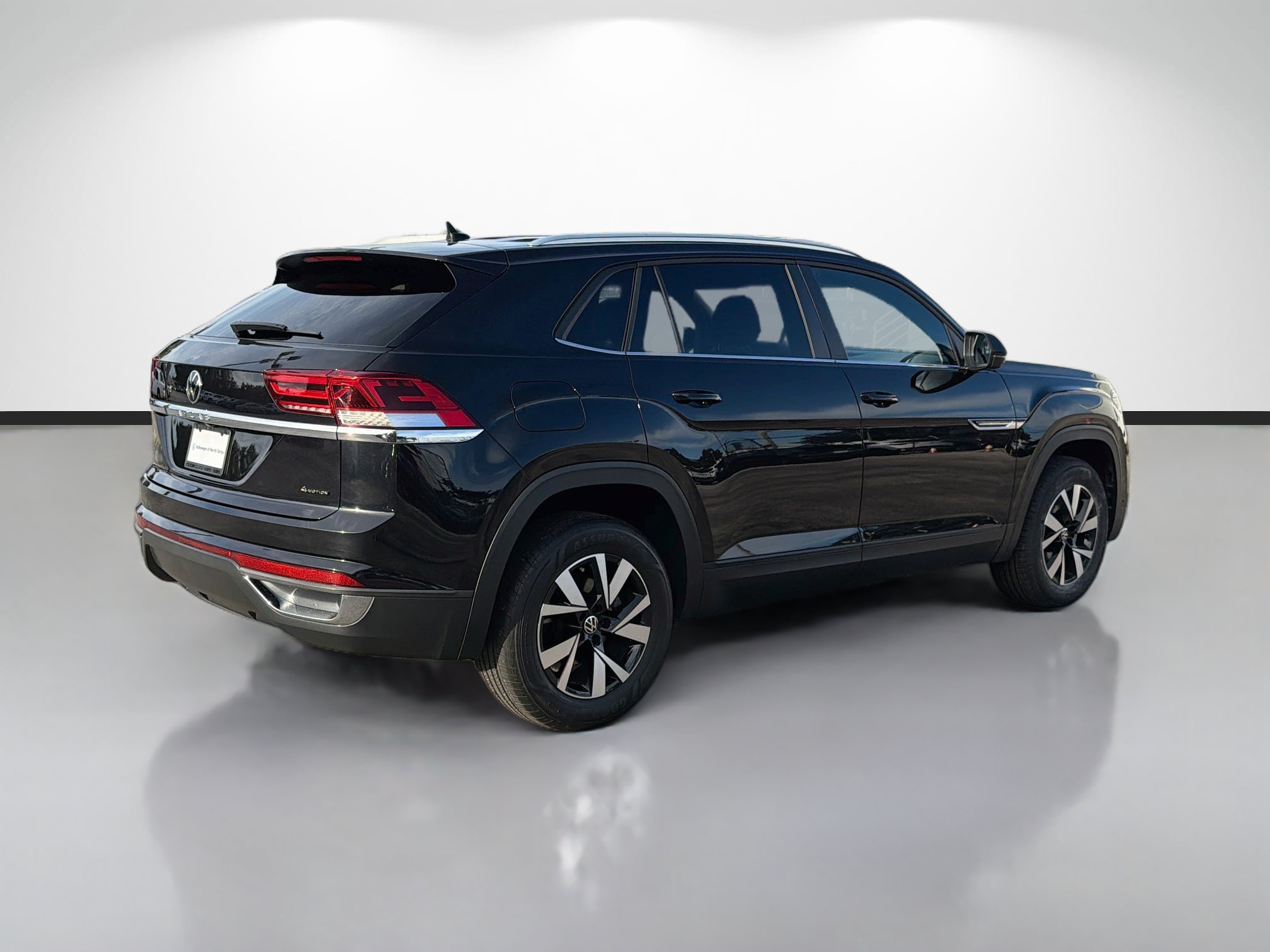 Used 2023 Volkswagen Atlas Cross Sport SE AWD/4WD image 3