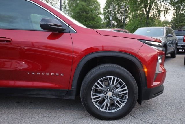 Used 2025 Chevrolet Traverse LT image 15