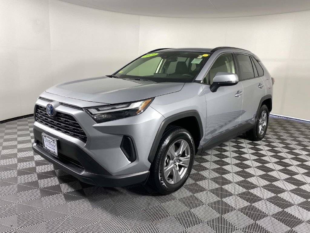 Used 2023 Toyota RAV4 XLE w/ Convenience Package AWD/4WD image 4