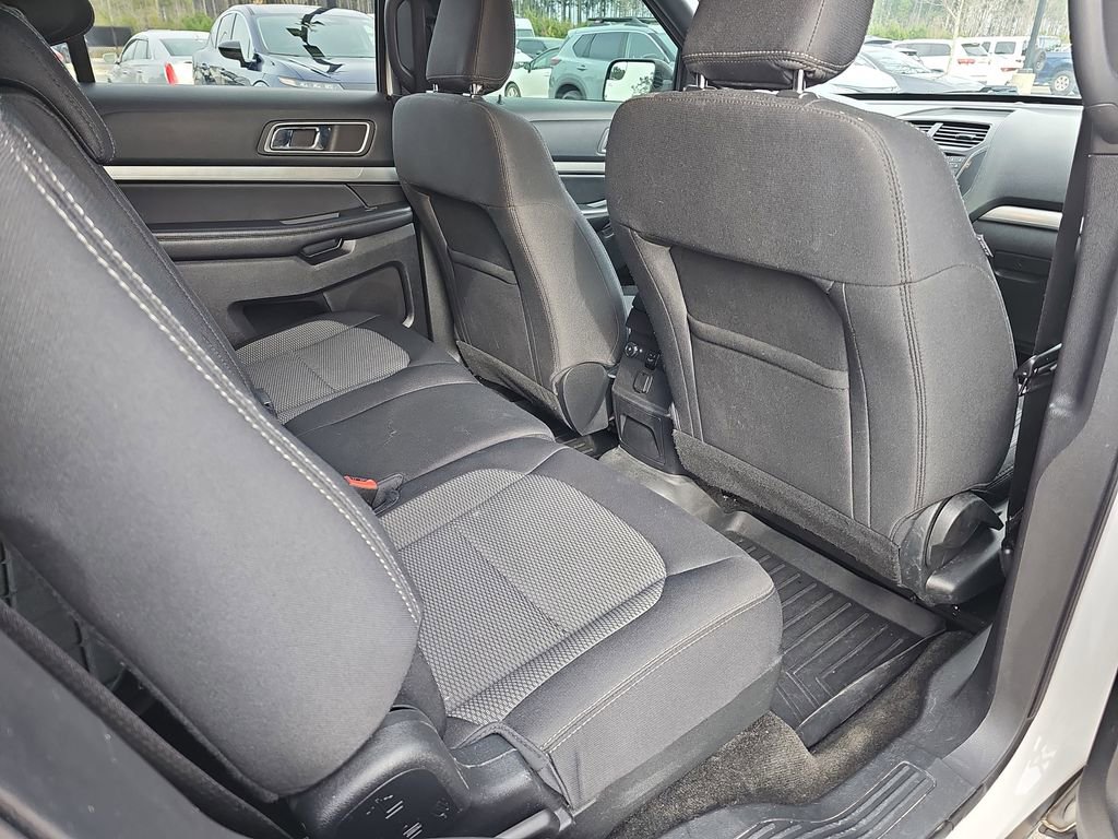 Used 2018 Ford Explorer XLT image 14