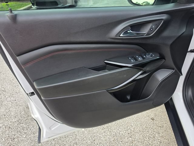 Used 2024 Chevrolet Trax RS w/ Sunroof Package FWD image 18