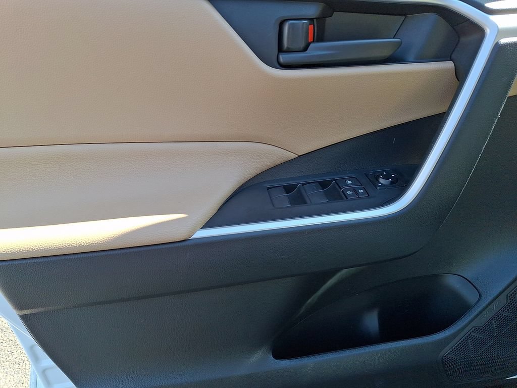 Certified 2023 Toyota RAV4 LE AWD/4WD image 13