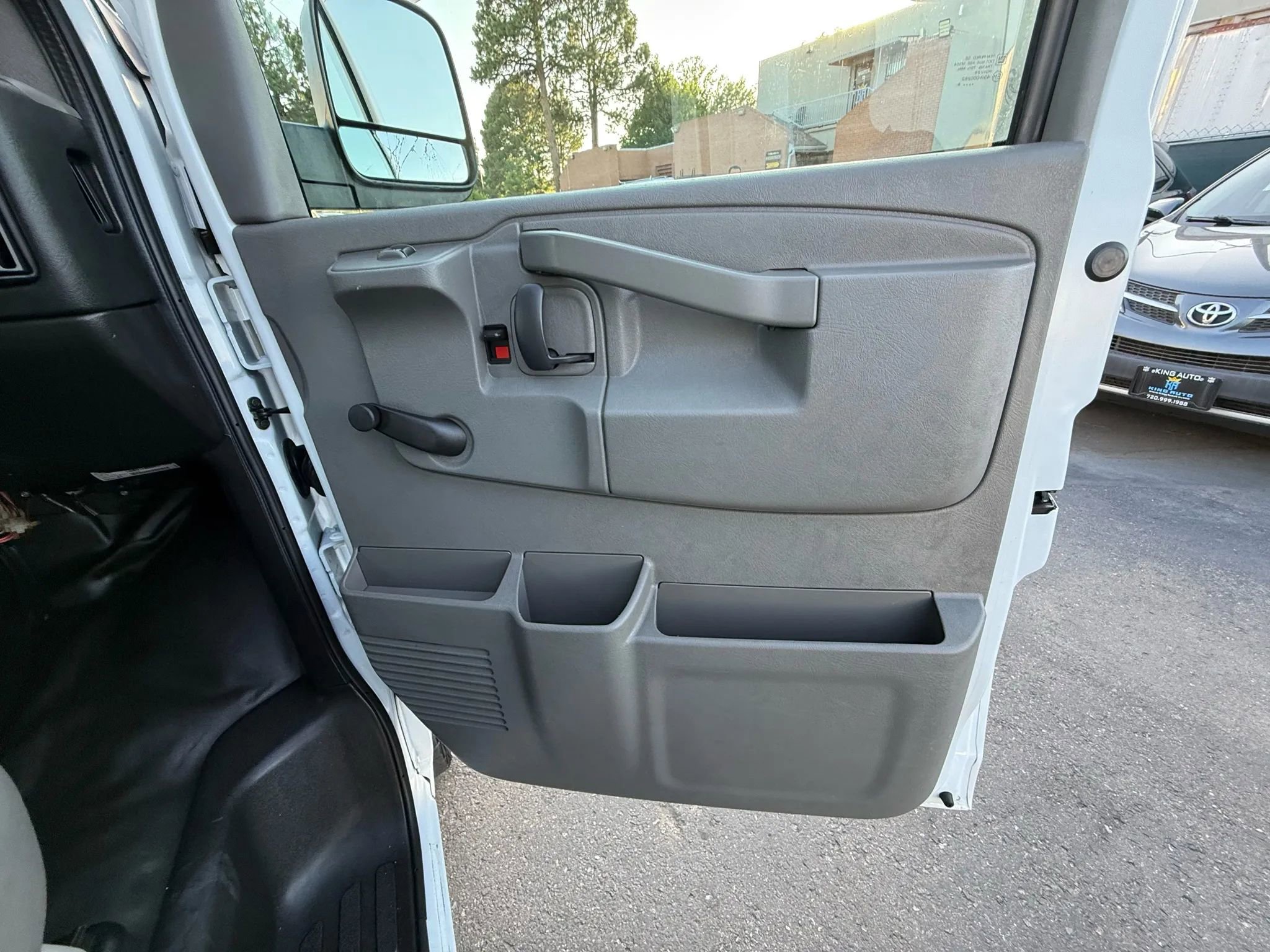 Used 2018 Chevrolet Express 2500 image 16