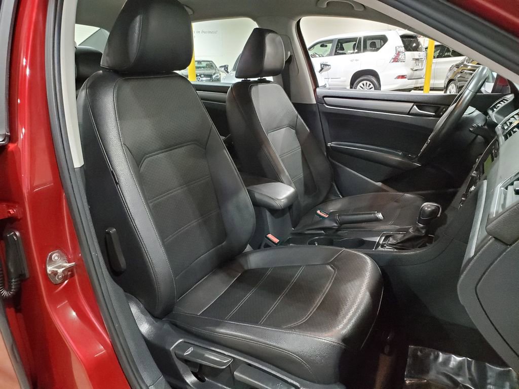 Used 2015 Volkswagen Passat 1.8T Wolfsburg Edition image 14