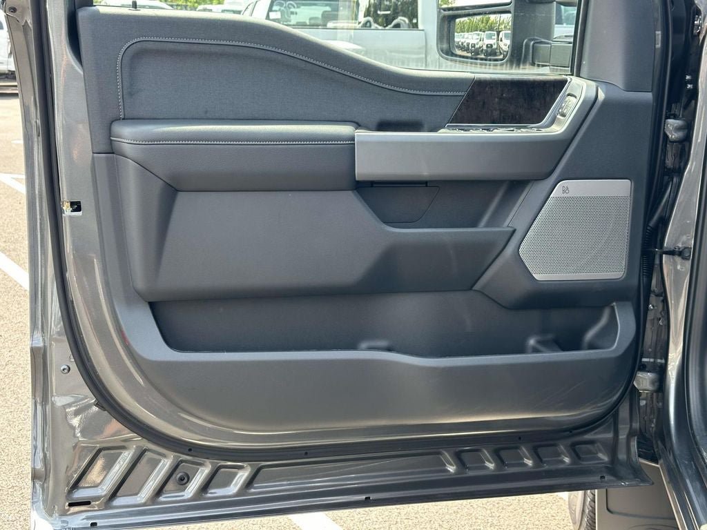 New 2026 Ford F350 4x4 Crew Cab DRW Super Duty image 9