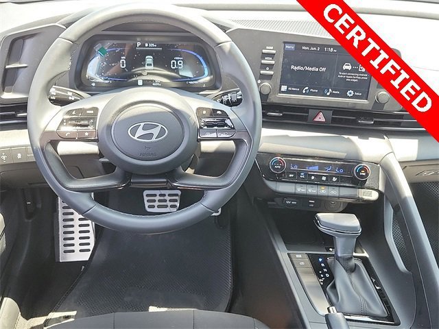 Used 2025 Hyundai Elantra Sport image 3