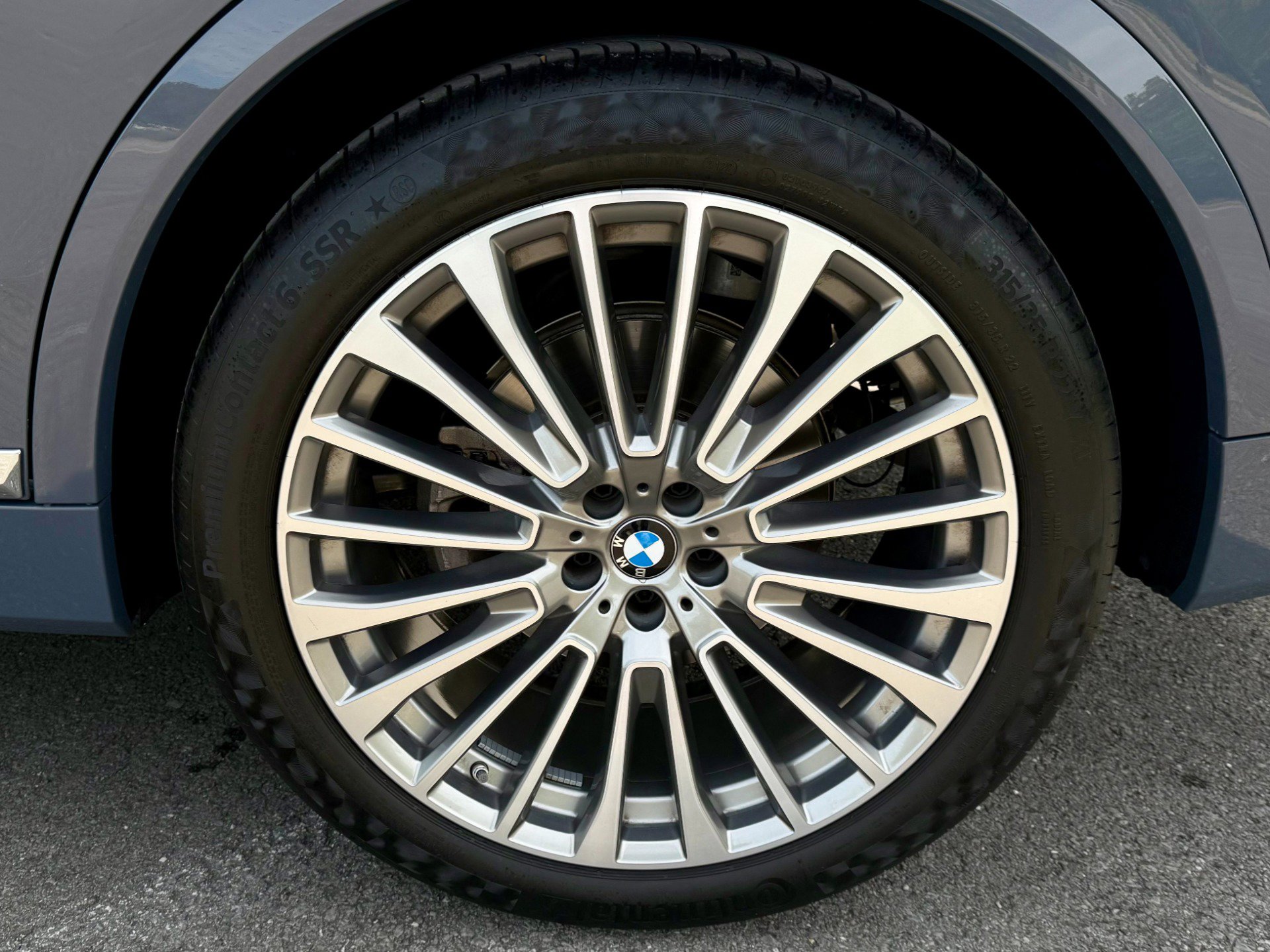 Used 2023 BMW X7 xDrive40i w/ Executive Package AWD/4WD image 14