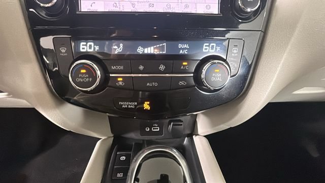 Used 2022 Nissan Rogue Sport SL AWD/4WD image 23