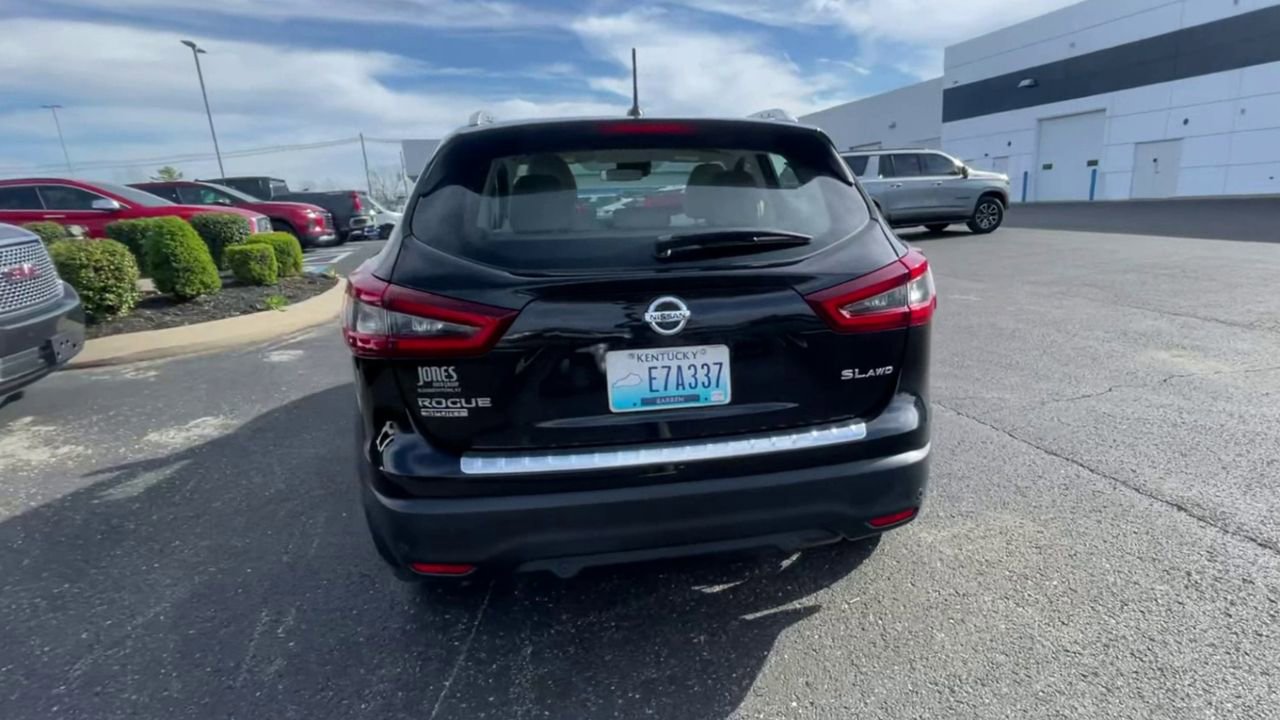 Used 2022 Nissan Rogue Sport SL AWD/4WD image 2