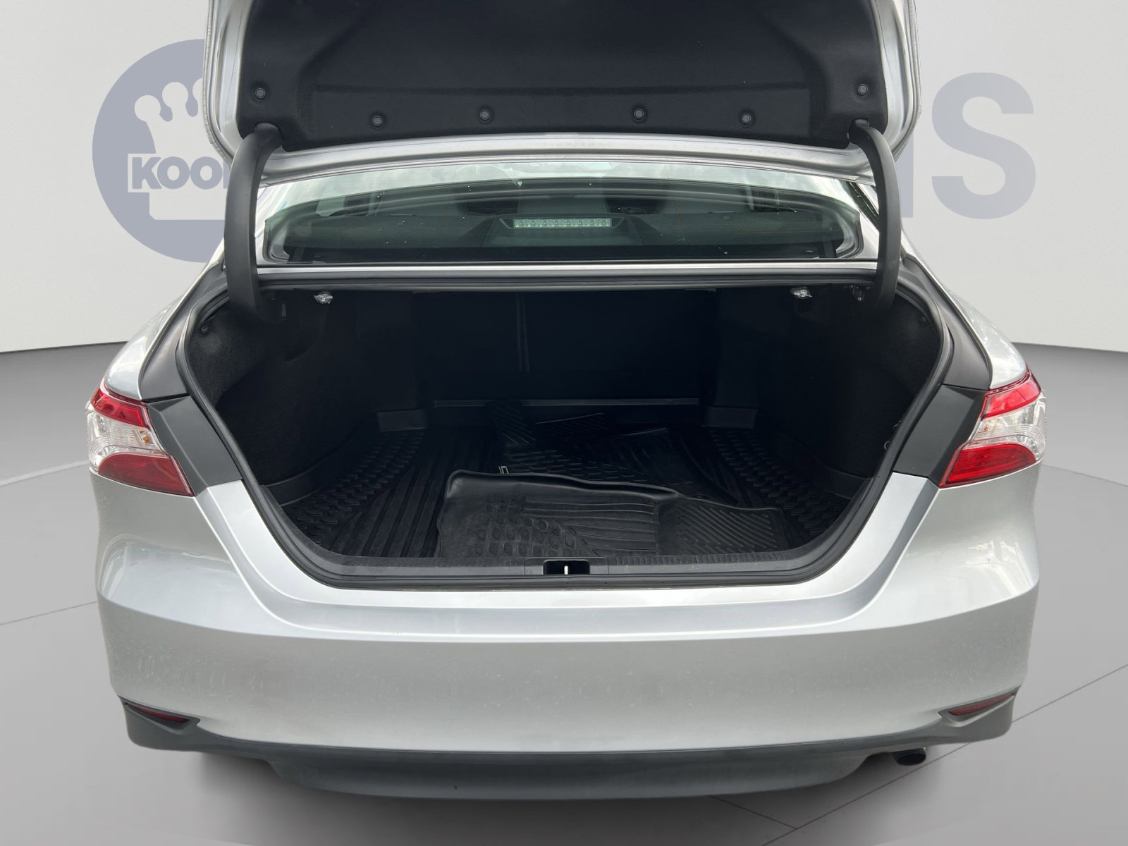 Used 2018 Toyota Camry LE FWD image 24
