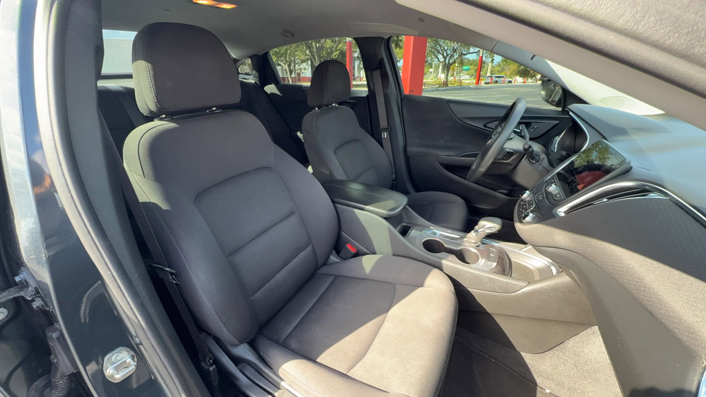 Used 2021 Chevrolet Malibu LT FWD image 23
