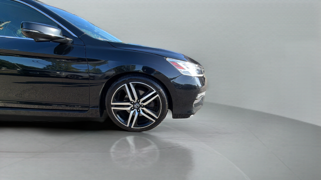 Used 2016 Honda Accord Touring image 14