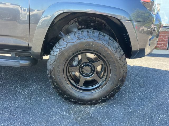 Used 2022 Toyota 4Runner SR5 Premium w/ Moonroof Package AWD/4WD image 31