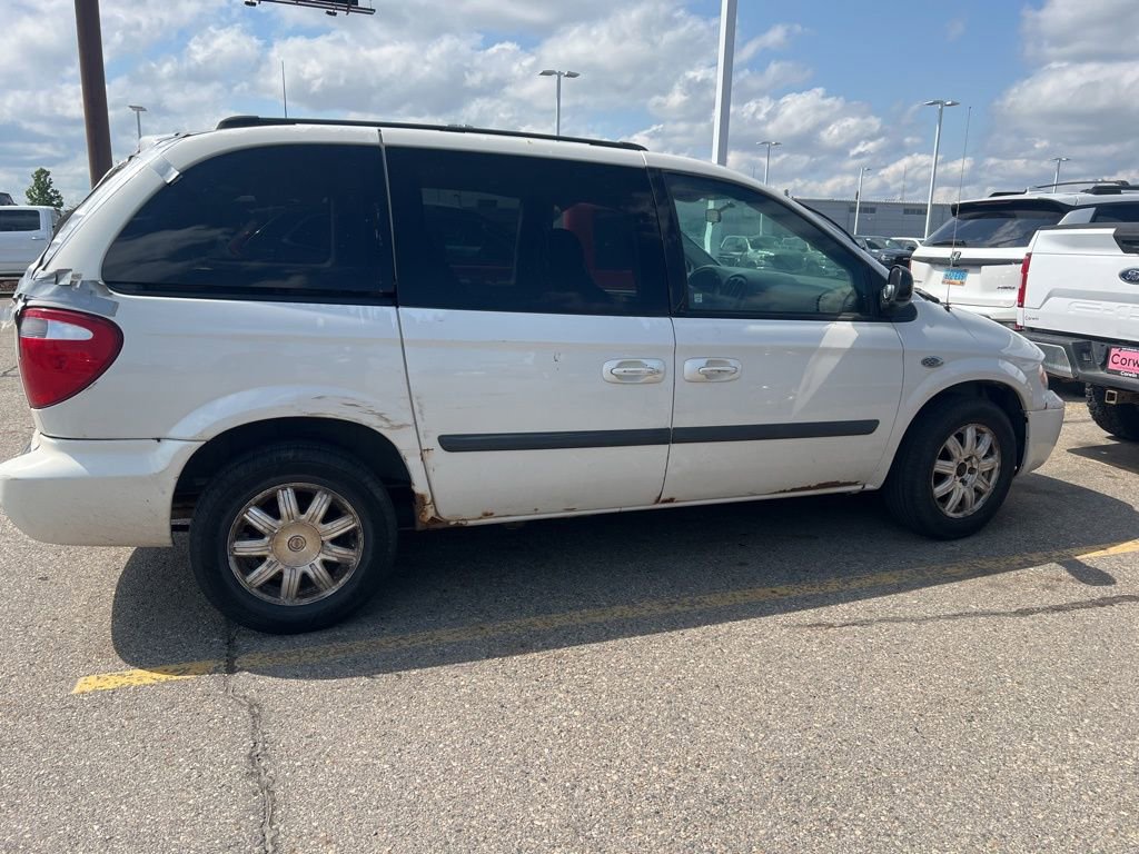 Used 2006 Chrysler Town & Country w/ Popular Equipment Group I FWD image 4