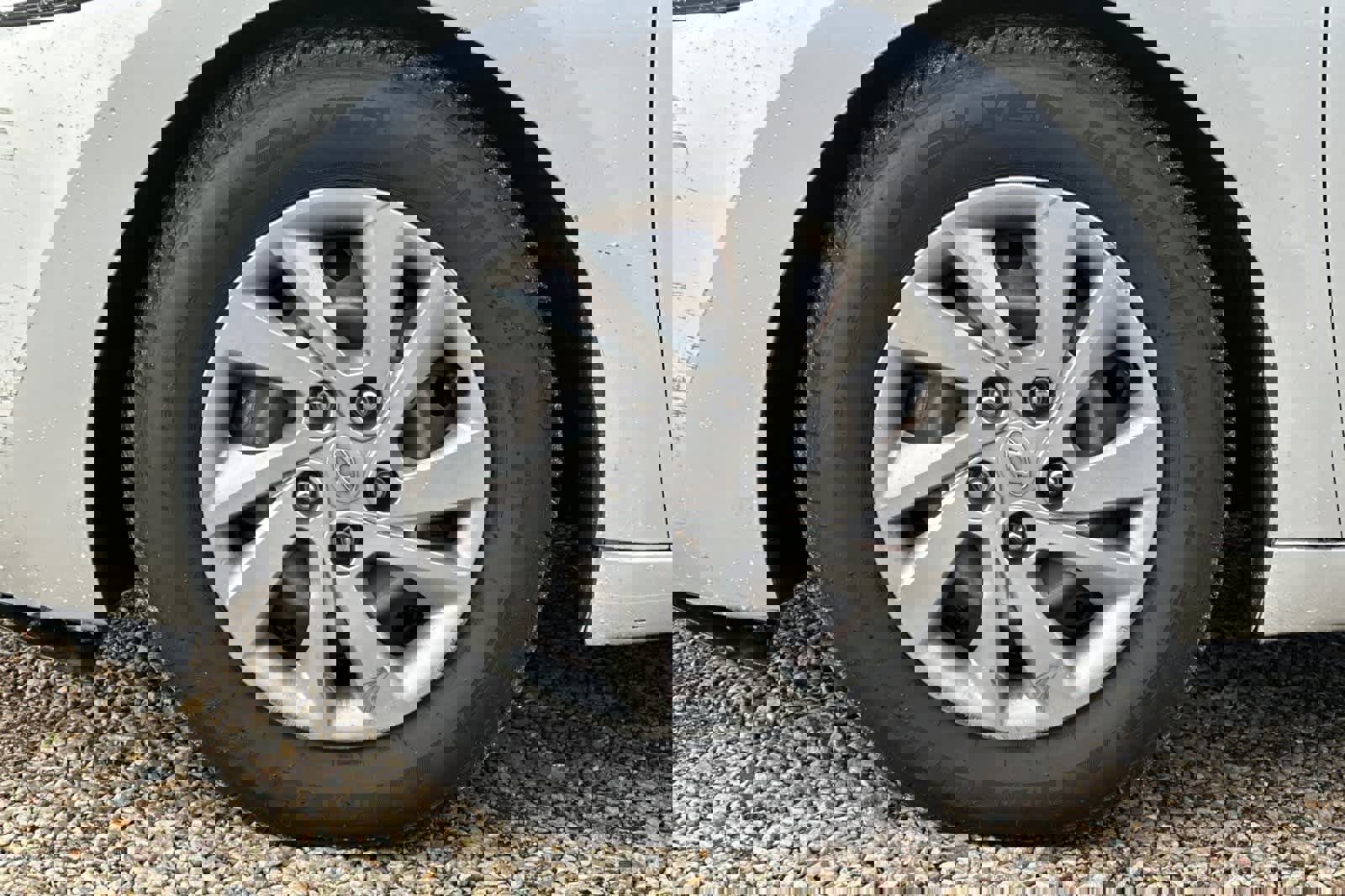 Used 2017 Hyundai Elantra SE image 24