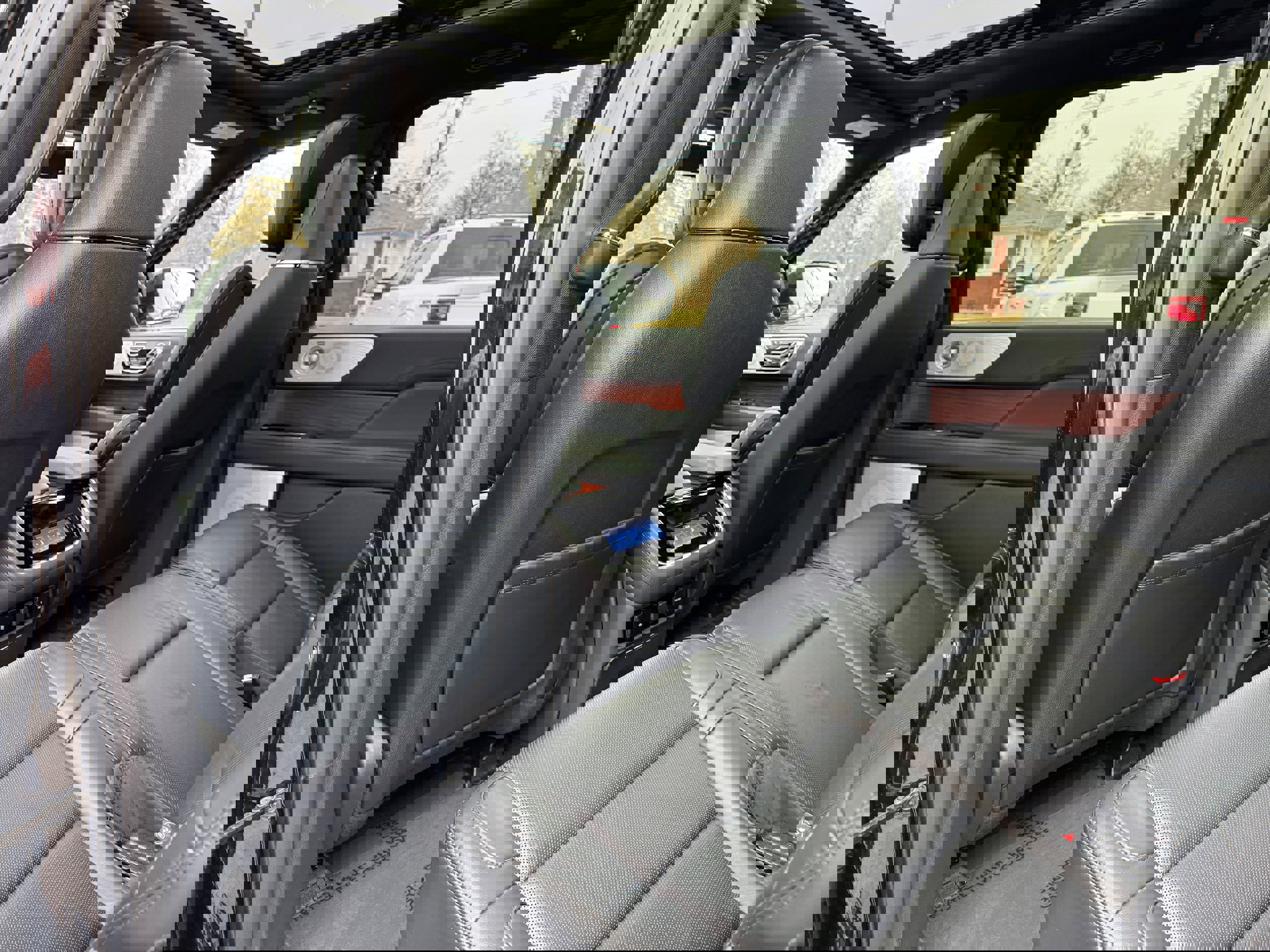 Used 2024 Lincoln Navigator Reserve image 13