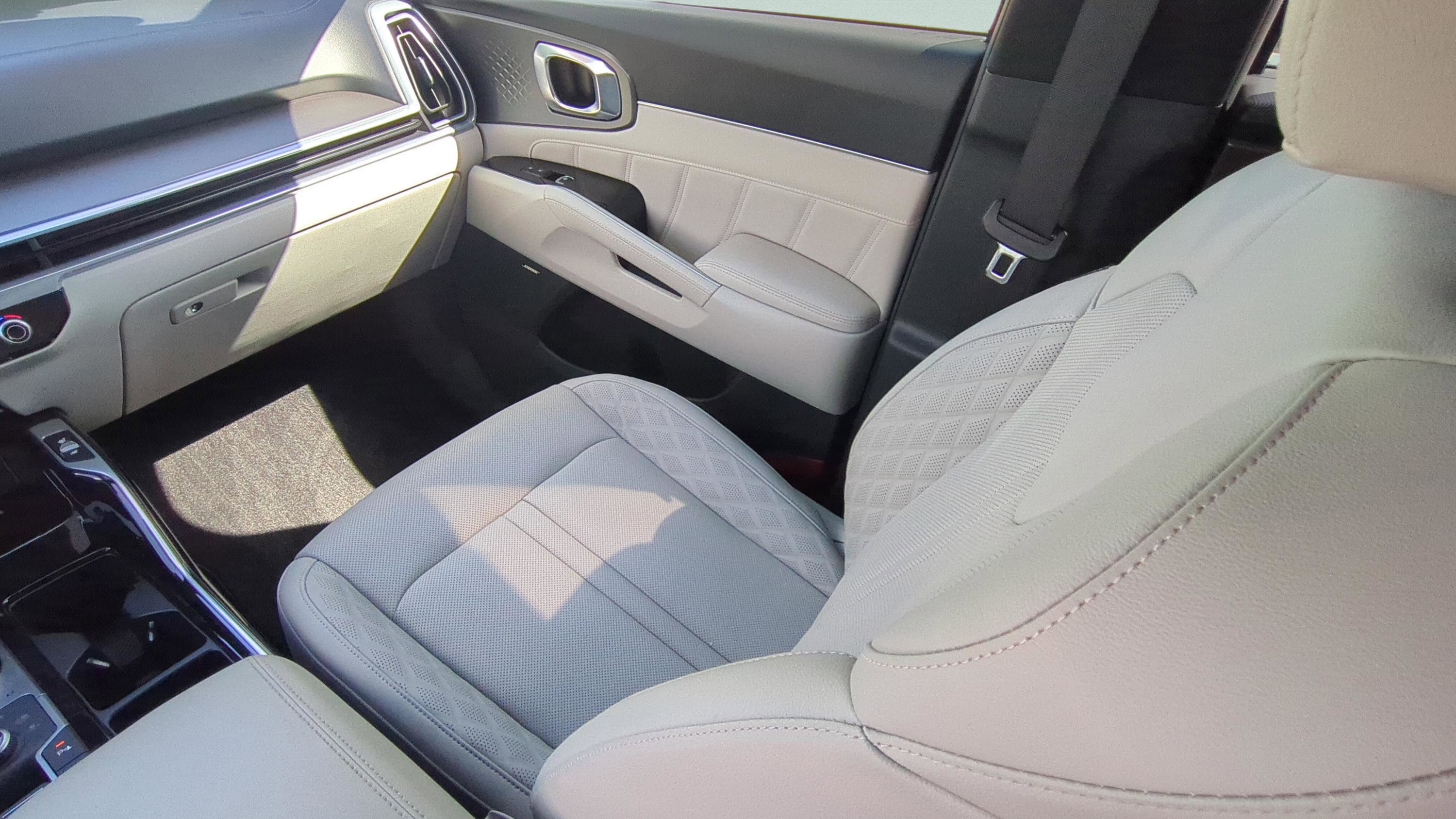 Certified 2025 Kia Sorento SX Prestige image 13