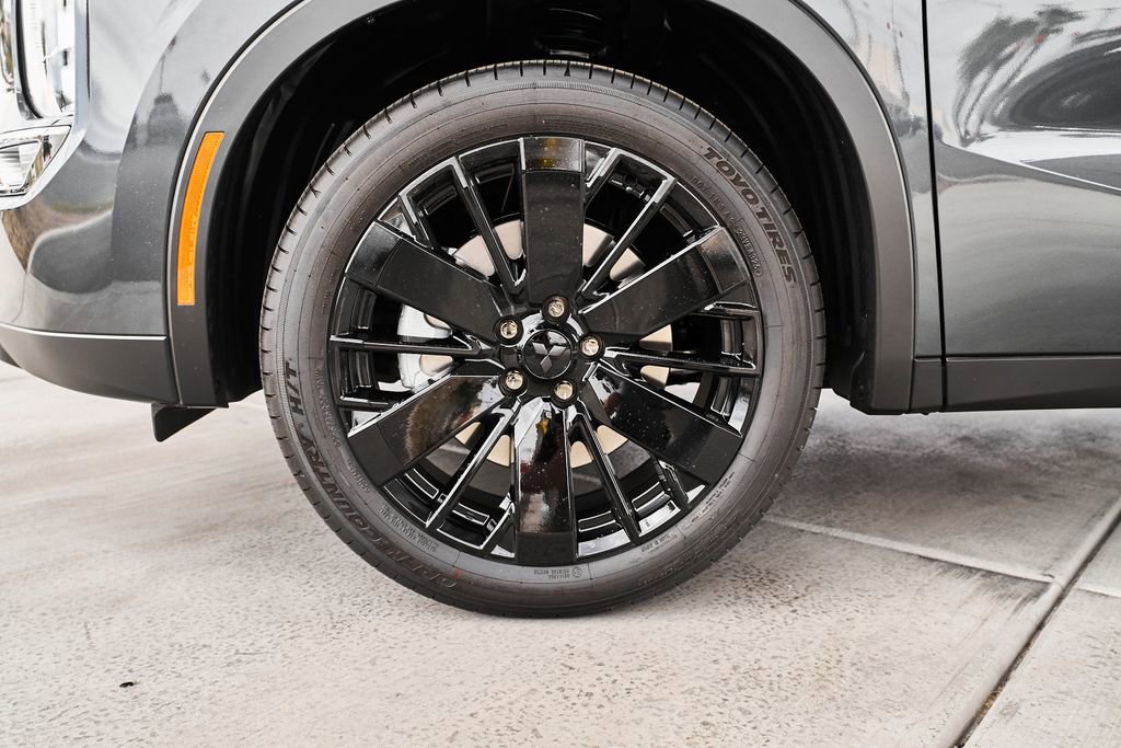 New 2026 Mitsubishi Outlander LE FWD image 3