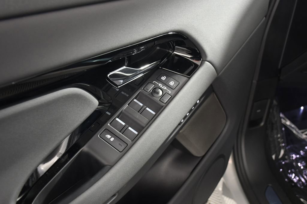 Certified 2026 Land Rover Range Rover Evoque Dynamic SE image 15