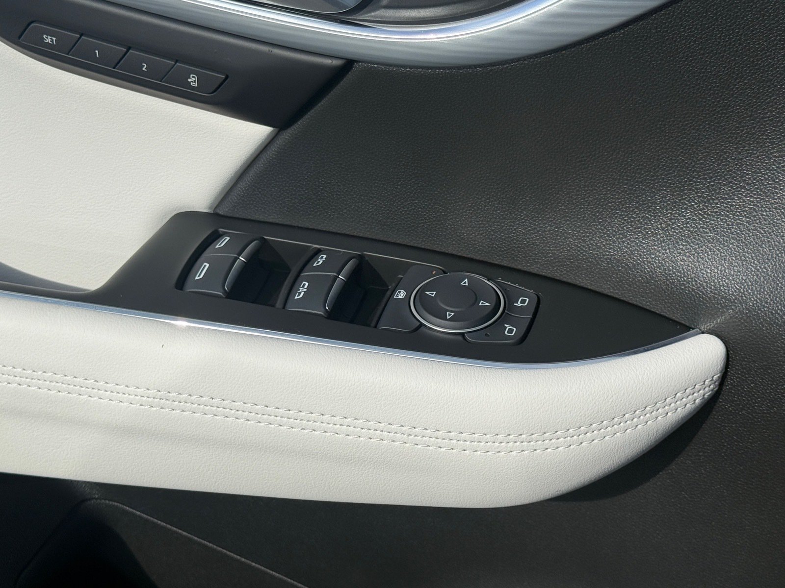 Used 2025 Buick Envision Avenir AWD/4WD image 22