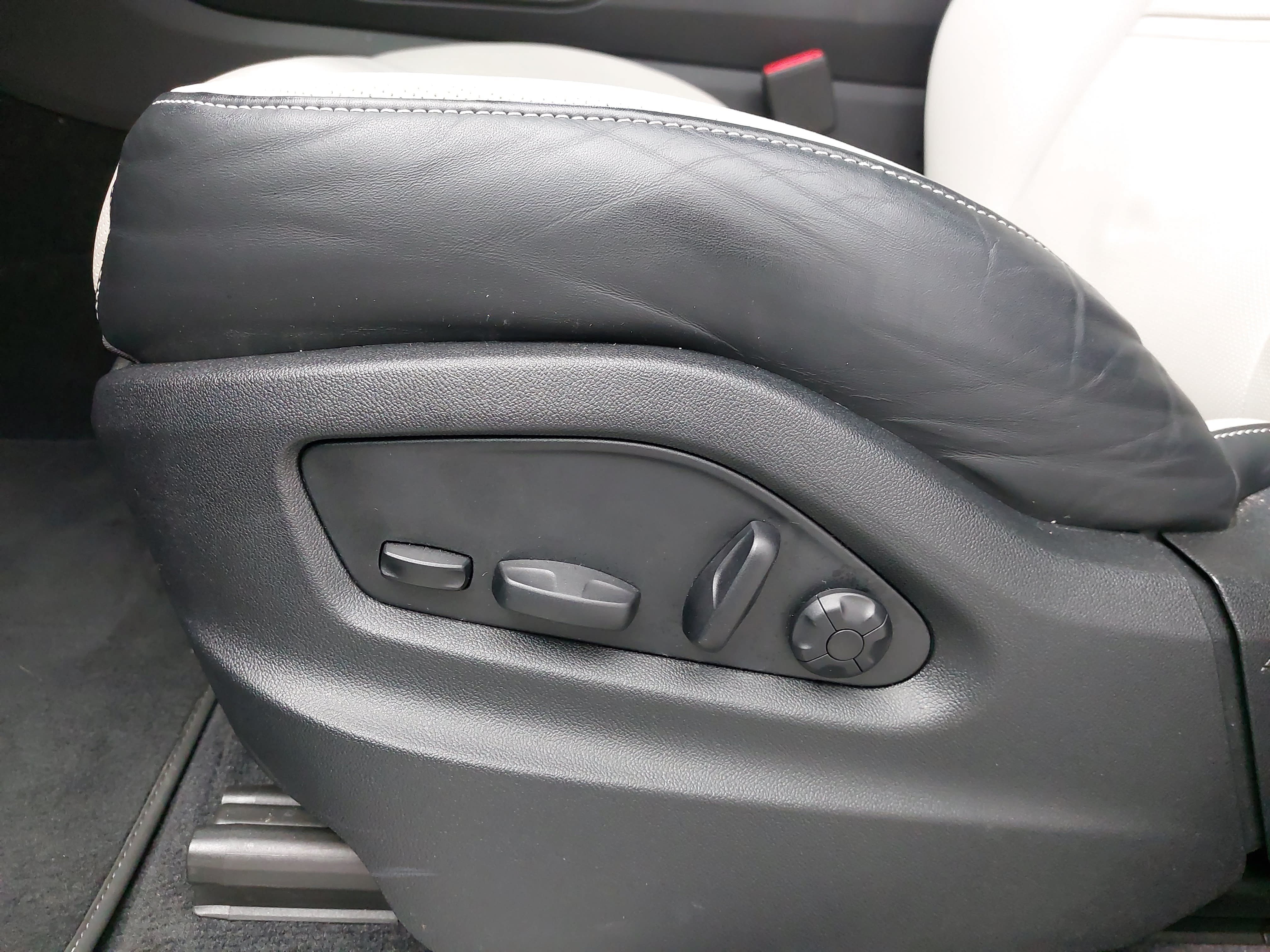 Certified 2024 Porsche Cayenne S AWD/4WD image 31