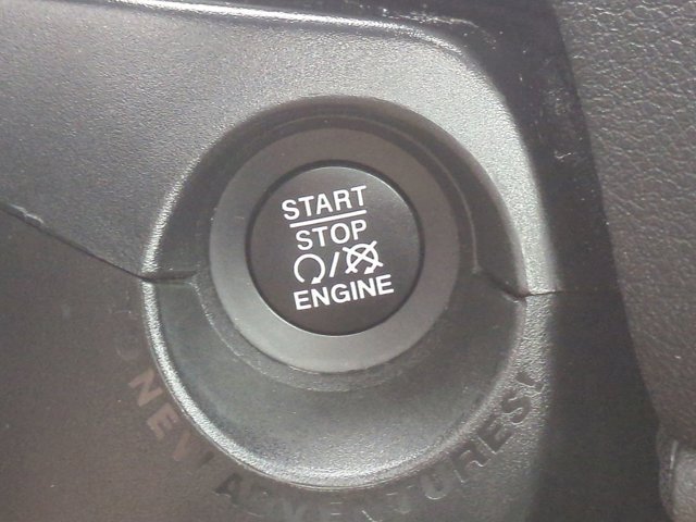 Used 2021 Jeep Renegade Latitude w/ Sun & Sound Group image 28