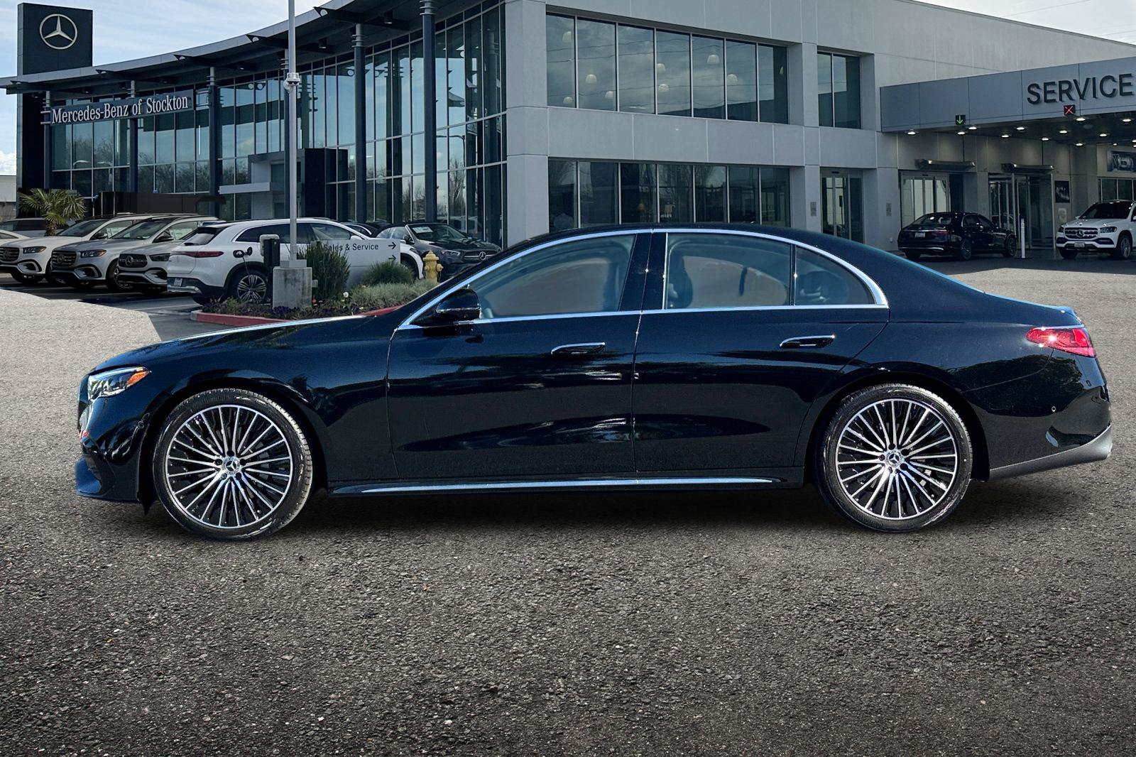 New 2026 Mercedes-Benz E 350 4MATIC Sedan image 7