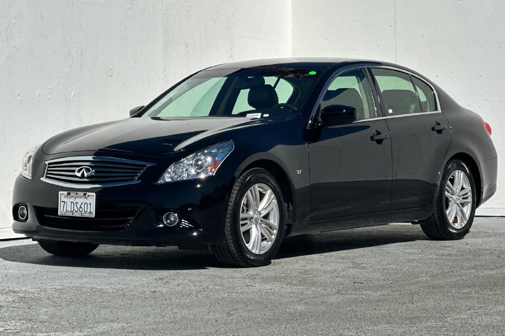 Used 2015 INFINITI Q40 w/ Navigation Package RWD image 7