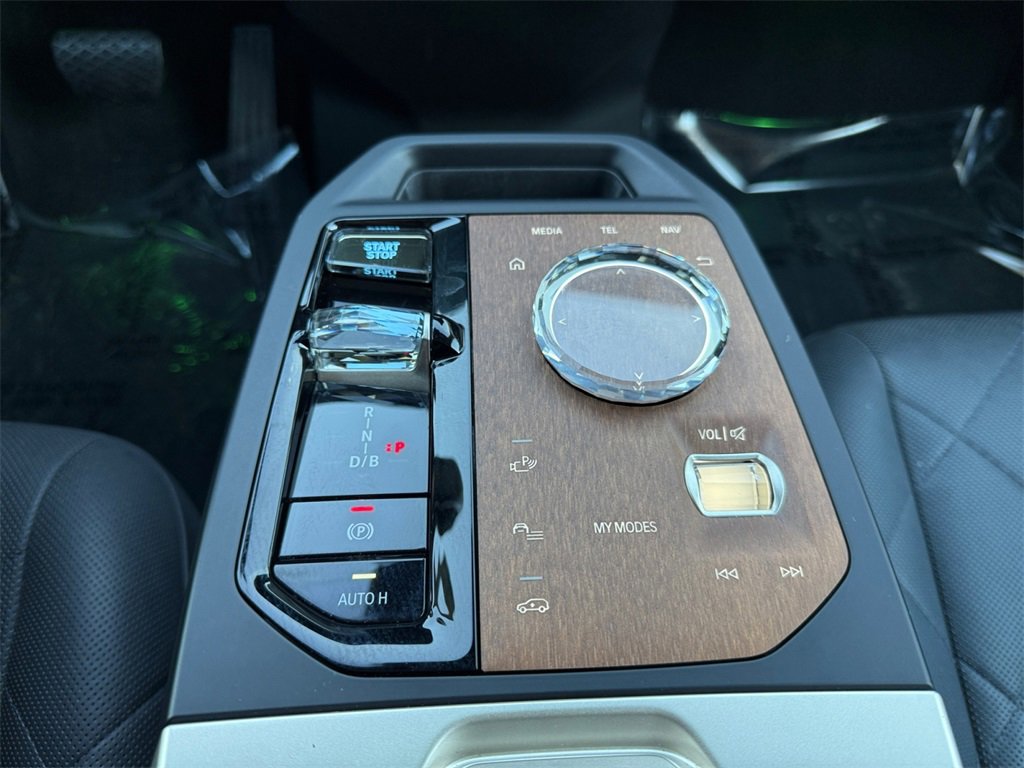 Used 2023 BMW iX xDrive50 w/ Ultimate Package 2 image 17