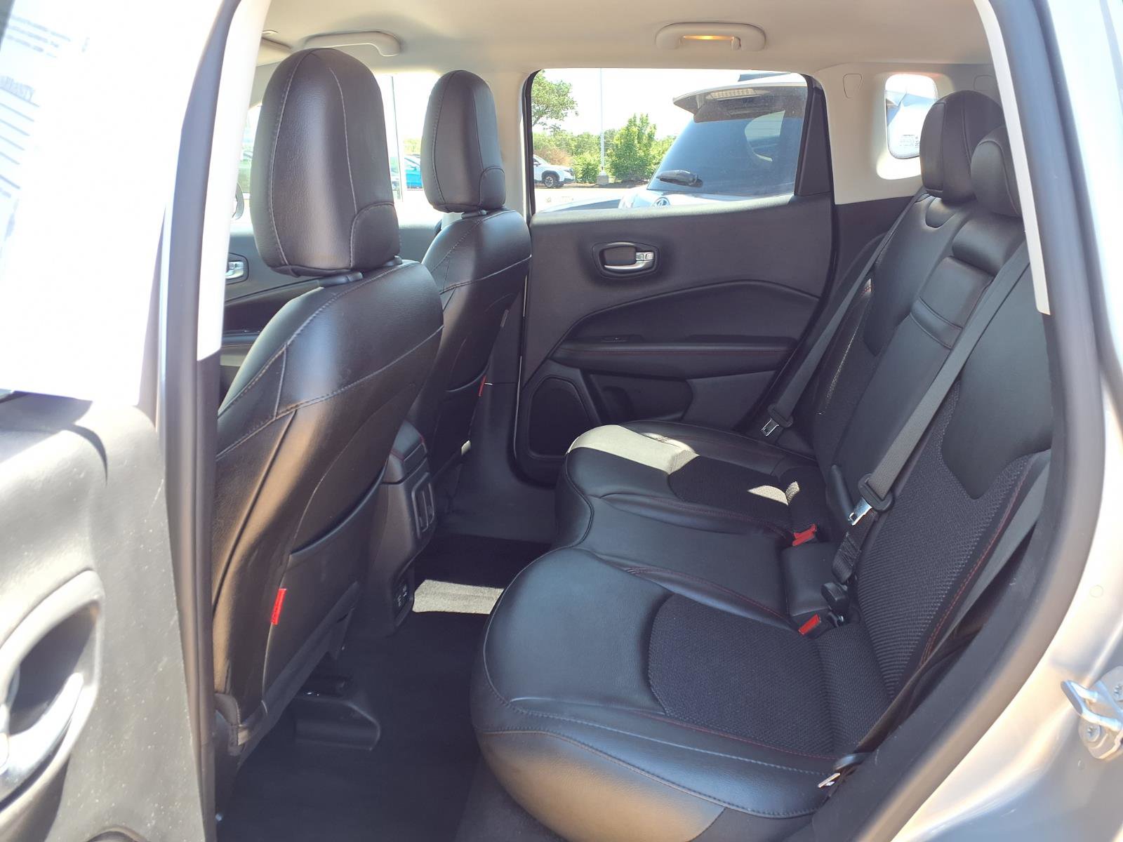 Used 2019 Jeep Compass Trailhawk w/ Cold Weather Group AWD/4WD image 17