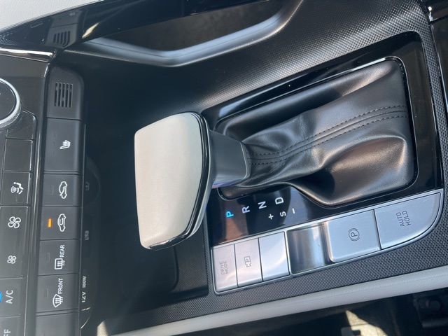 Used 2025 Hyundai Elantra Limited image 17