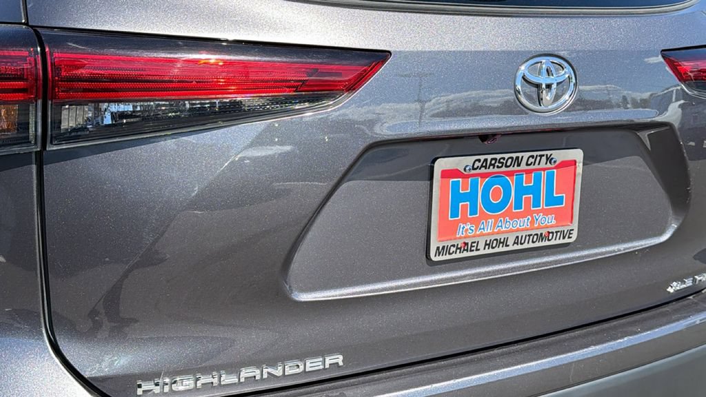 Used 2022 Toyota Highlander XLE AWD/4WD image 28