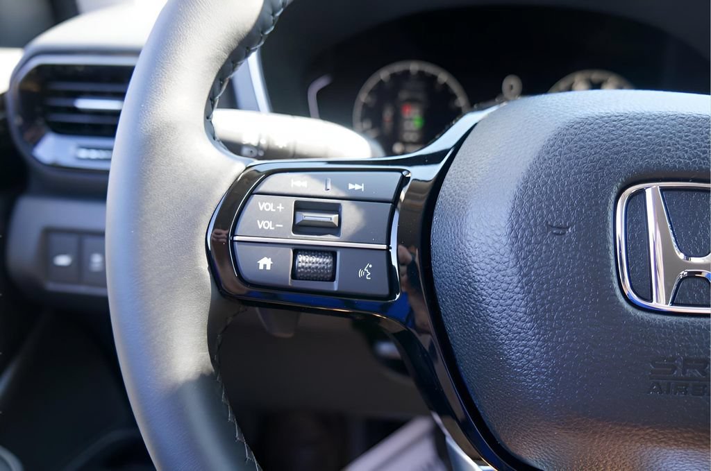 Used 2025 Honda Pilot EX-L image 16