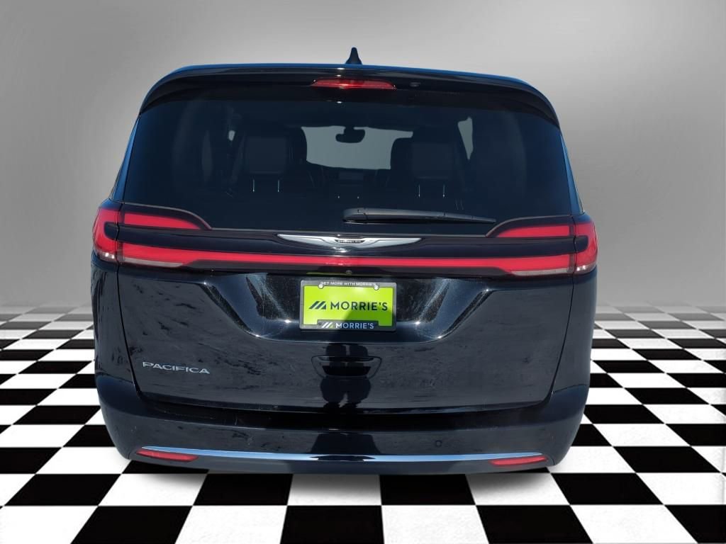 Used 2024 Chrysler Pacifica Touring-L image 9