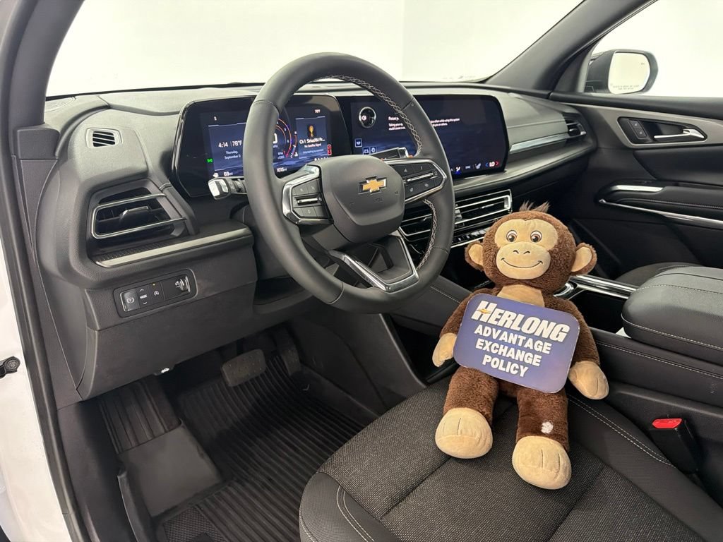 Used 2025 Chevrolet Traverse LT w/ LPO, Floor Liner Package FWD image 10