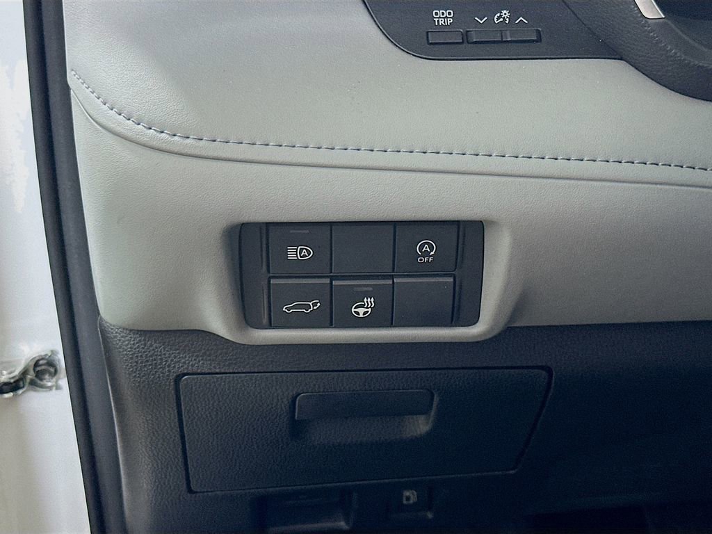 Used 2024 Toyota Highlander Limited image 22