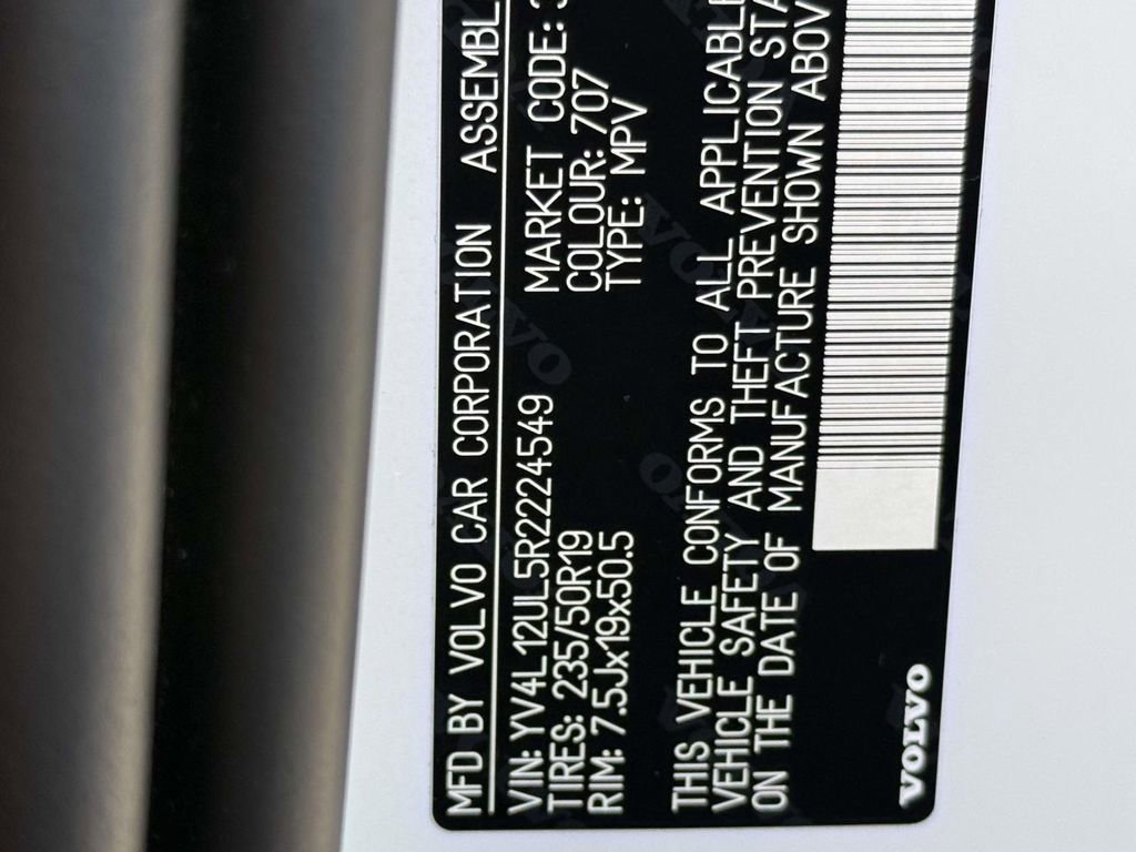 Used 2024 Volvo XC40 B5 Plus w/ Climate Package AWD/4WD image 32