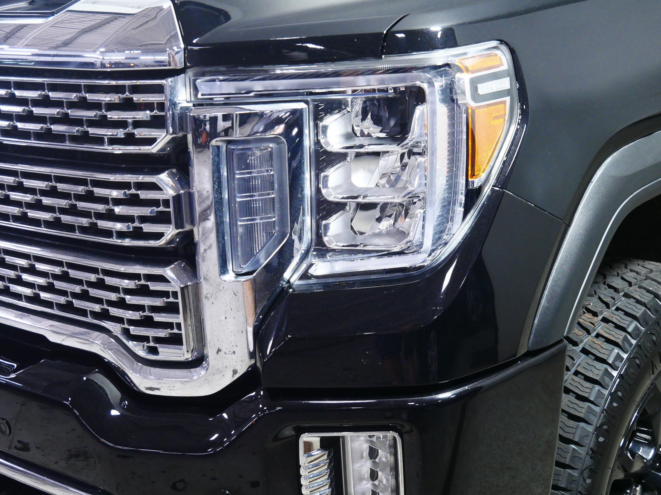 Certified 2021 GMC Sierra 3500 Denali w/ Denali Black Diamond Edition AWD/4WD image 16