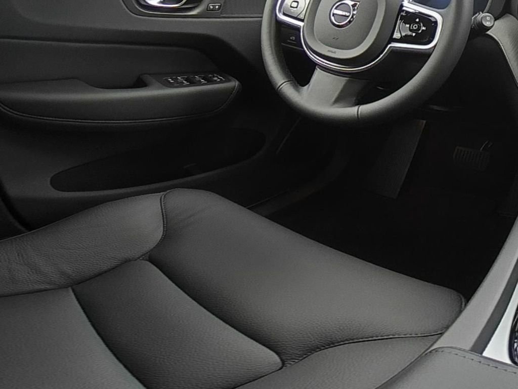 Used 2025 Volvo XC60 B5 Plus w/ Climate Package image 12