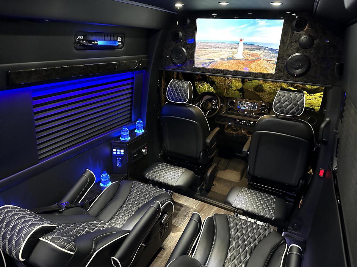 Used 2024 Mercedes-Benz Sprinter 3500 image 32