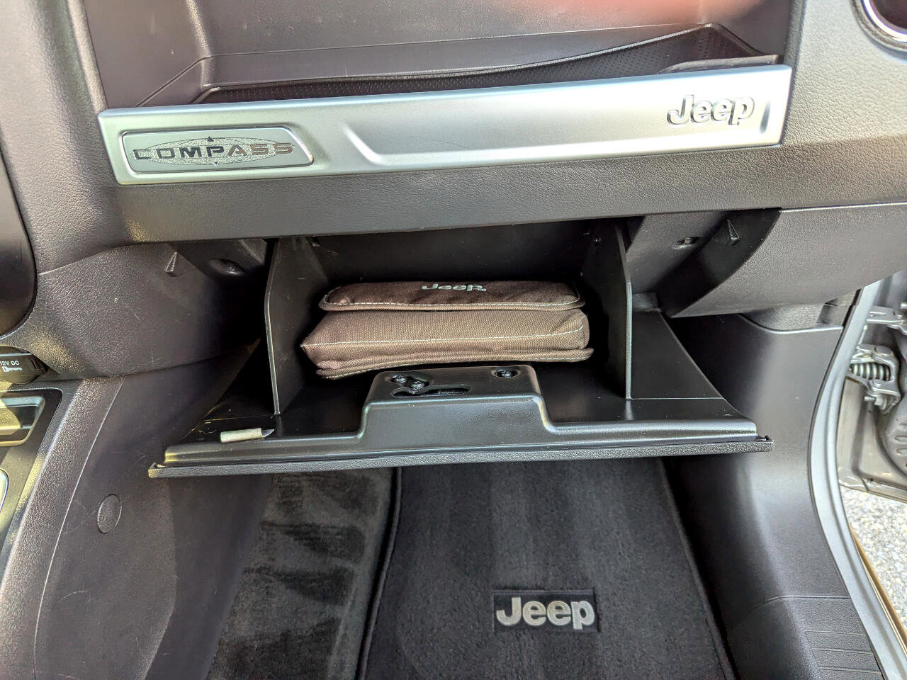 Used 2017 Jeep Compass Sport w/ Power Value Group image 26