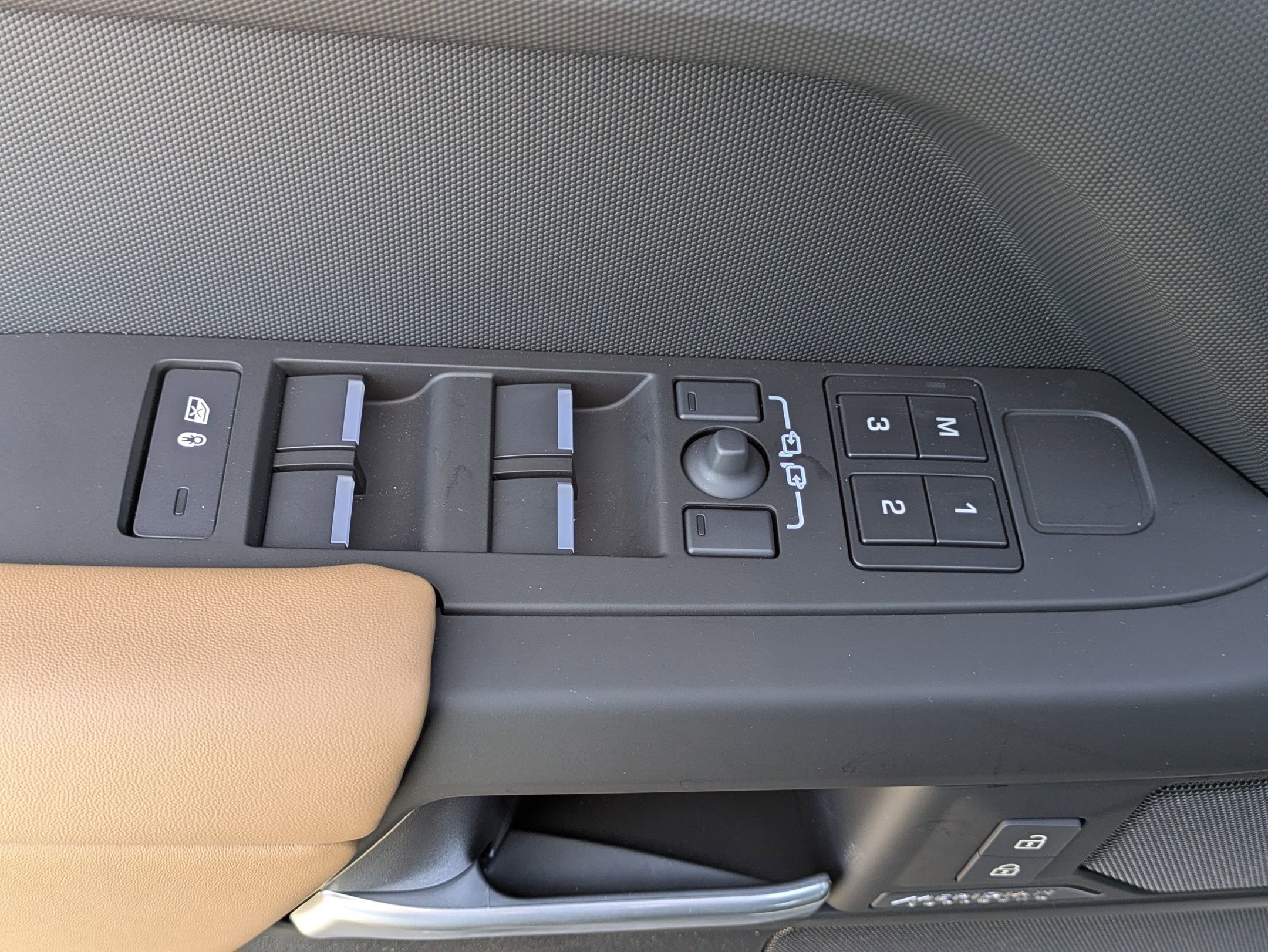 New 2026 Land Rover Defender 110 X-Dynamic SE image 22