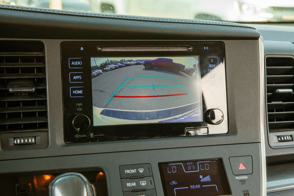 Used 2015 Toyota Sienna SE w/ SE Preferred Package FWD image 17