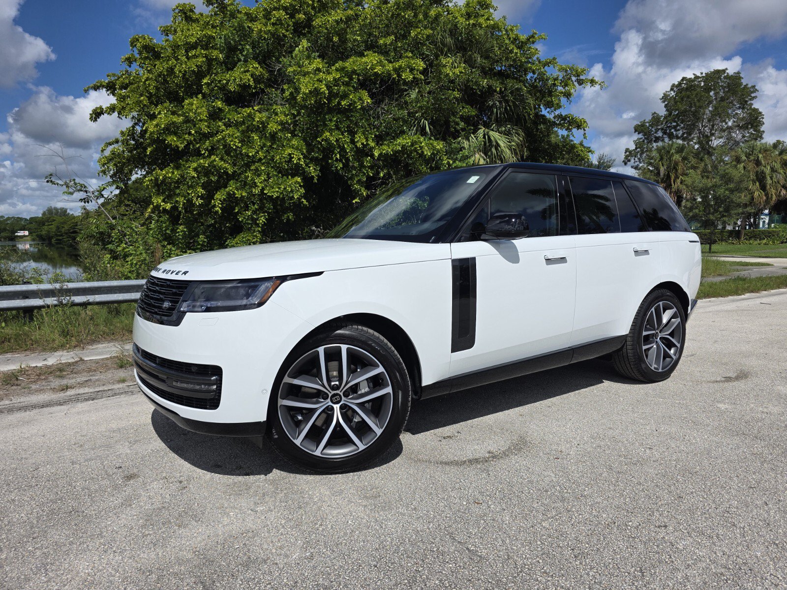 New 2027 Land Rover Range Rover SE